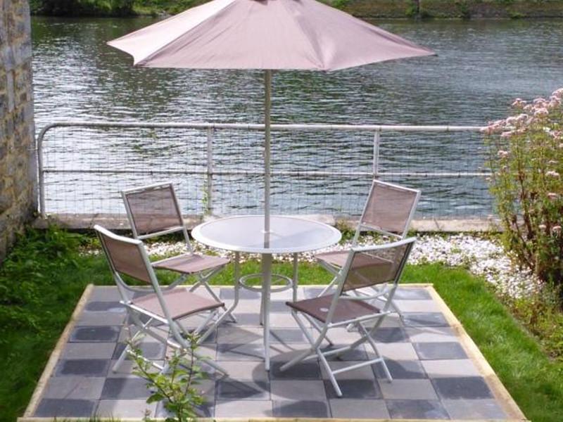 MAISON AU BORD DE L'EAU