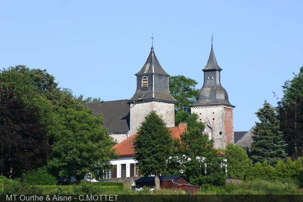 Château ferme et tour médiévale de justice