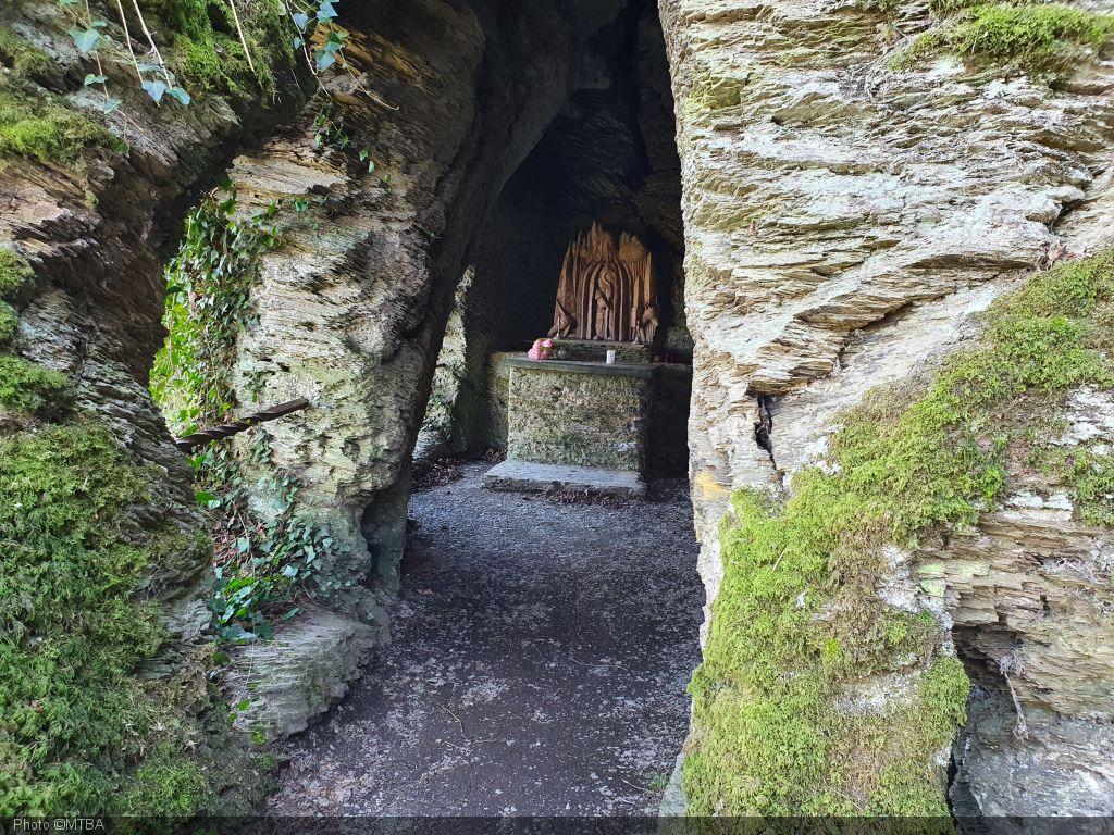 Cugnon Grotte St Remacle statue mars 20 AV (2).jpg