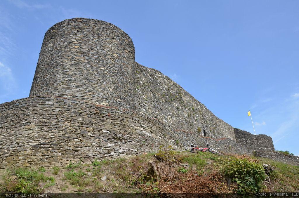 Découverte des ruines du château d'Herbeumont
