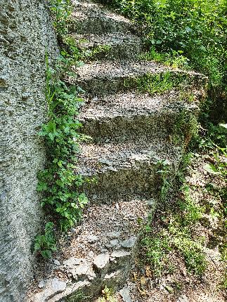 Rochehaut prom 29 escalier taillé roche mai 2020 AVilleval (7)