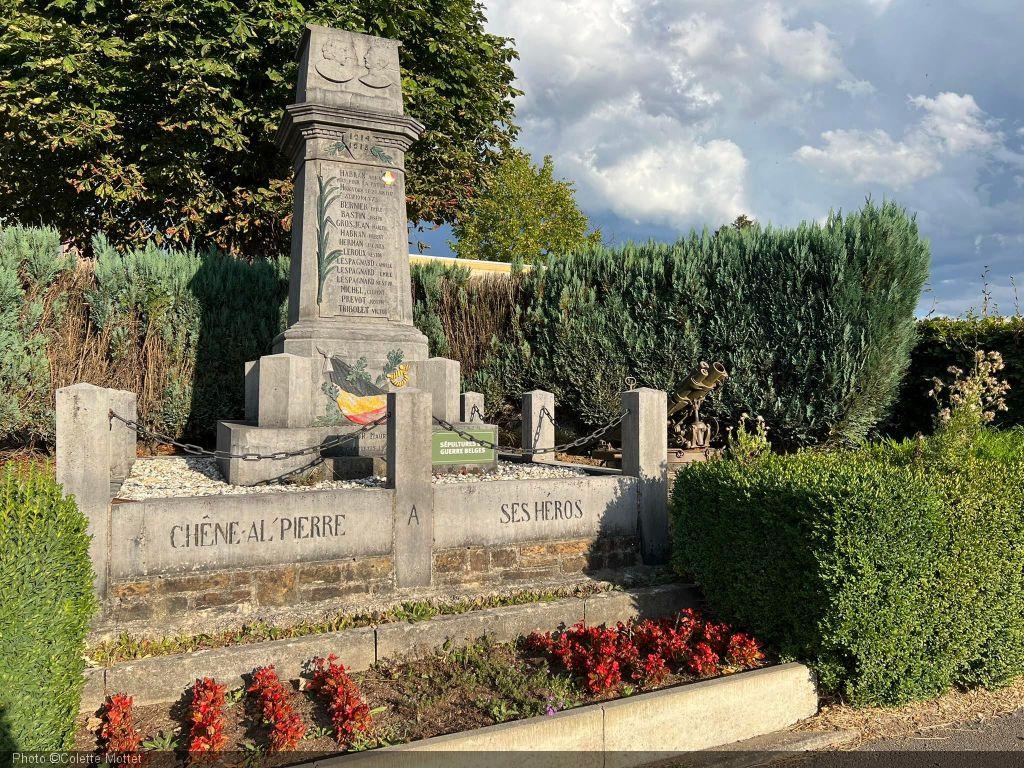 Monument aux morts des deux guerres