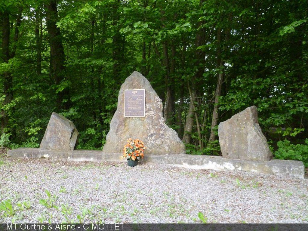 Le monument dédié au 517th Parachute Infantry Regiment