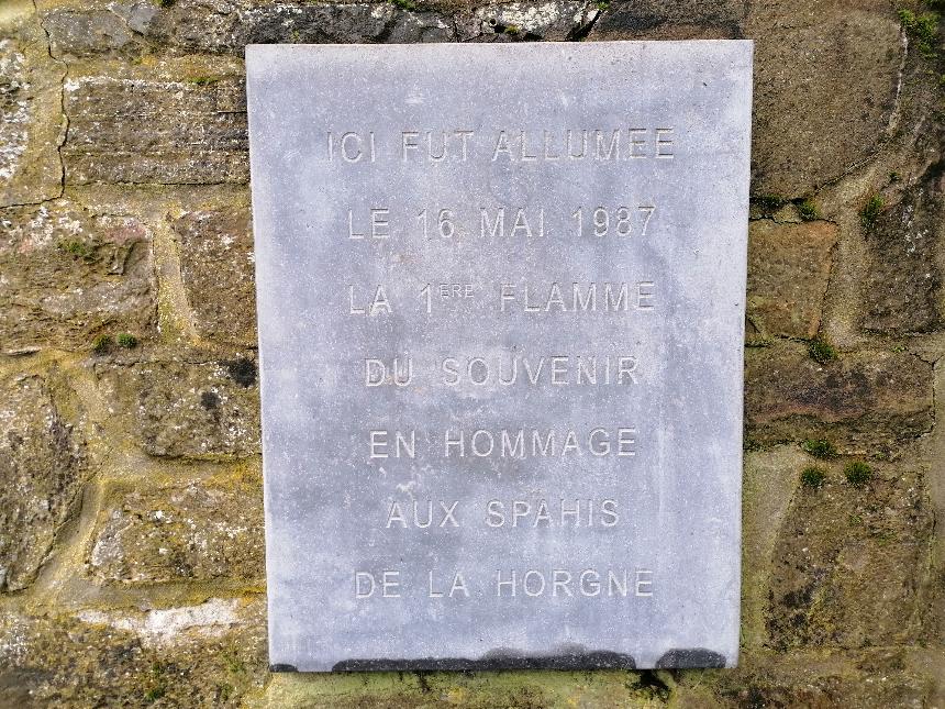 Plaque en mémoire des Spahis