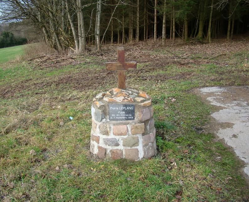 Croix à la mémoire de Pierre Leplang